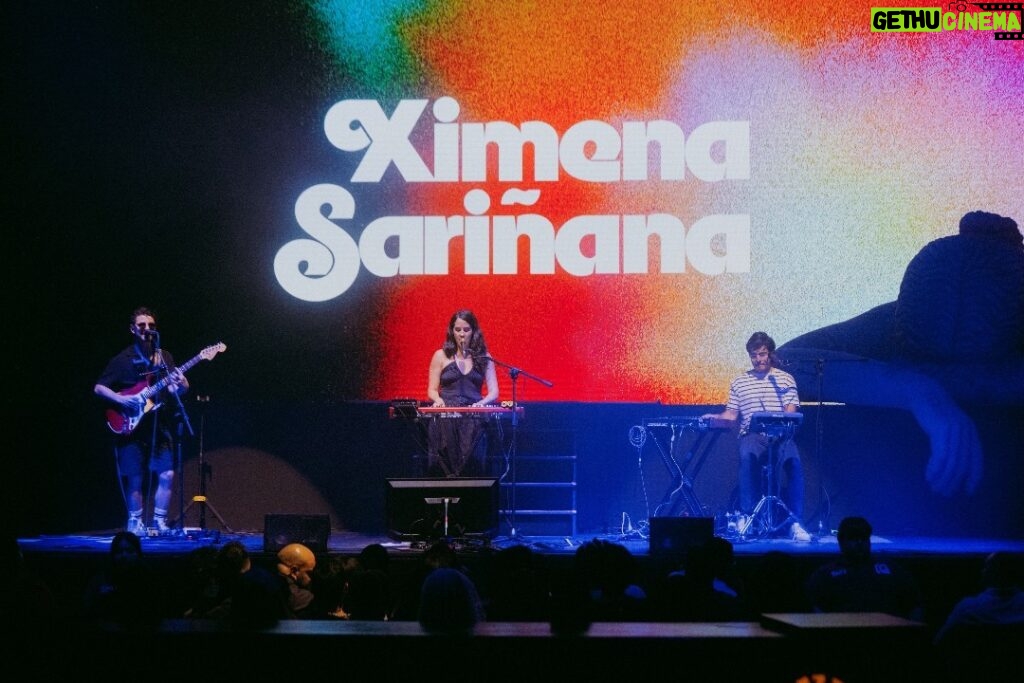 Ximena Sariñana Instagram - Hasta ahora, el tour AUTOPOIÉTICA ha sido un sueño. Gracias @monlaferte 🩵 Ya quiero verlos en su ciudad :) 📷 @mayraortizph