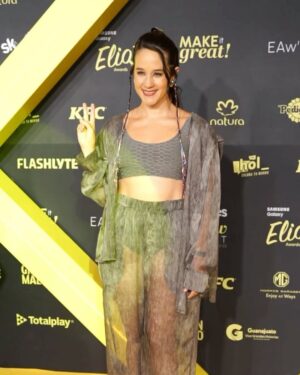 Ximena Sariñana Instagram - Pasándola padre en los #Eliotawards2023 😎✌🏼
@eliotmedia 
 
📷 @apanauu
