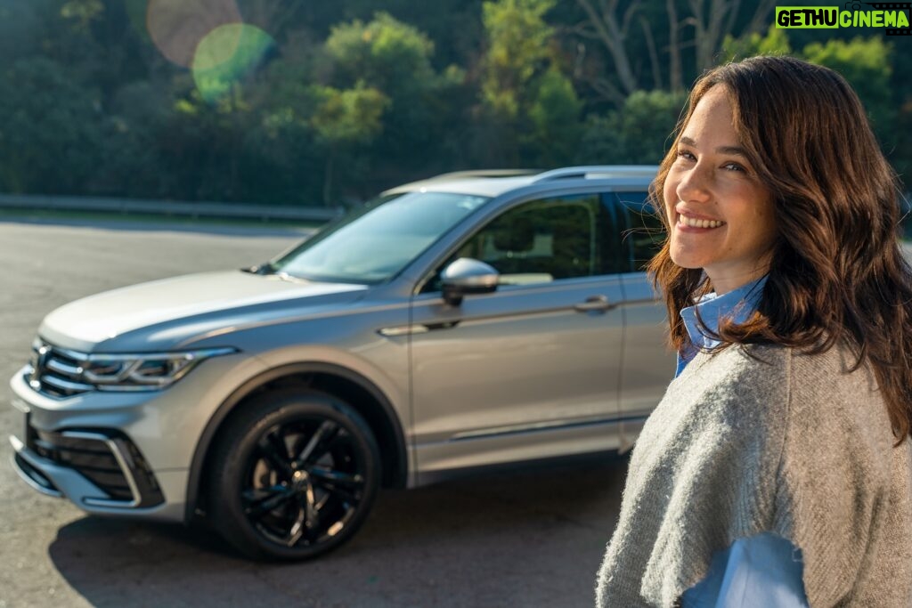 Ximena Sariñana Instagram - Cada segundo al volante de Tiguan fue una aventura. Echa un vistazo a mi prueba de manejo completa en el YouTube de Volkswagen. ¡Te sorprenderás! #Tiguan #PruebaDeManejo @volkswagenmexico