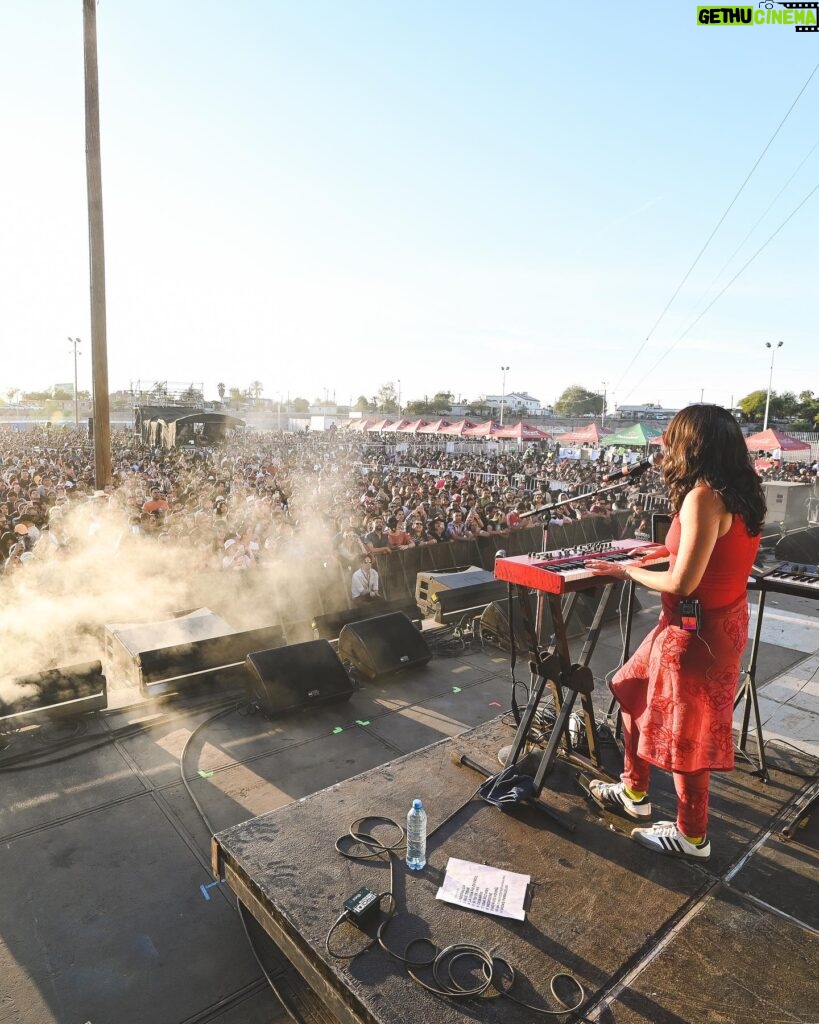 Ximena Sariñana Instagram - ¡Amigos de Chile! El Viernes 15 de marzo del 2024 estaré en el escenario del Lollapalooza Chile, lista para compartir mi música con todos ustedes. Será un show lleno de energía y emociones. ¡No puedo esperar para vivir este momento único junto a ustedes! @lollapaloozacl 📷 @apanauu & @bebosik