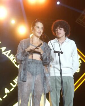 Ximena Sariñana Instagram - Pasándola padre en los #Eliotawards2023 😎✌🏼
@eliotmedia 
 
📷 @apanauu