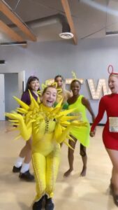 Xochitl Gomez Instagram - The Teletubbies squad 😂 #dwts (TOMORROW IS THE SHOW) Sun costume: @forthestarsfashionhouse Teletubbies: @fashionnova