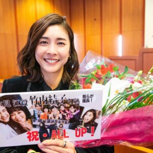 Yûko Takeuchi Instagram - ・
#ドラマQueen

最終回の放送が
終わったぞぉ〜〜っ‼️
皆さま、ご視聴くださりありがとうございました😊

皆んなで頑張ったので、
今日この瞬間が来ることが
有り難く❣️感無量です✨