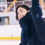 Yûko Takeuchi Instagram - ・ #スキャンダル専門弁護士 マネ：プライド以来のスケートですね 竹：うん、大丈夫（多分） いけるよいってくるわ マネ：…腰引けてるけど？ （氷見がスケート出来るか否か 真相は第三話にて）