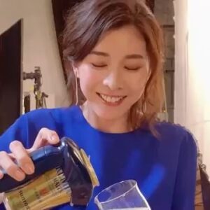 Yûko Takeuchi Instagram - ・
ザ・プレミアム・モルツ
『新しい神泡サーバーやってみた』

驚きの発明✨
お店やさんみたいだよ🤗
3/19（火）から数量限定で発売‼️ 動画の続きは↓で❣️
https://youtu.be/4fqJxSAjYAQ

#プレモル
#新型神泡サーバー