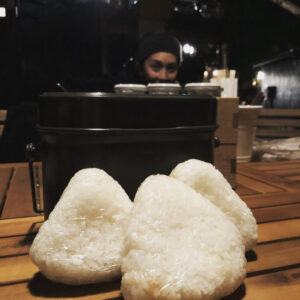 Yûko Takeuchi Instagram - ・
#ひょっこり飯盒
#アヤコおむすび
#海まで行ったよ