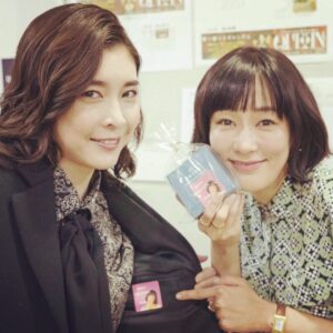 Yûko Takeuchi Instagram - ・
氷見さん後ろ！
何が起きるのか

#ドラマQueen第9話❣️ 与田ちゃんからのバレンタイン
せっかくだから胸にしまっておこう
