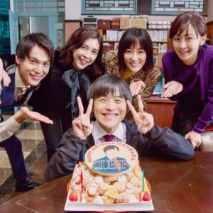 Yûko Takeuchi Instagram - ・
🎂バカリズムさん誕生祝い🎉

鈴木法律事務所の皆んなが揃って
遅れ馳せながらのお祝いでした❣️
#ドラマQUEEN