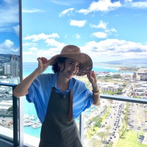 Yûko Takeuchi Instagram - ・
ある日ハワイで待ち合わせ🏝

最初は良かったのだけど、
高い所が怖くて…
皆さん早く来て‼️と、震えてました。

3/19（火）19:00〜22:54
「ザ！世界仰天ニュース 春の4時間スペシャル」
ハワイ仰天物件探し！
