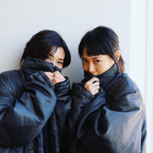 Yûko Takeuchi Instagram - ・
#撮影時は寒かったなぁ
#顔半分のシャーロックと
#菊地凛子さんだぞ