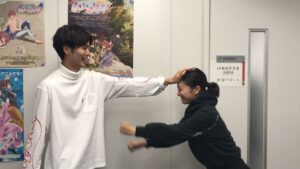 Yûko Takeuchi Instagram - ・
#🐱旅猫リポート🐾
公開中！！！ 今日の猫パンチ
届かない
山本君に遊んでもらいました