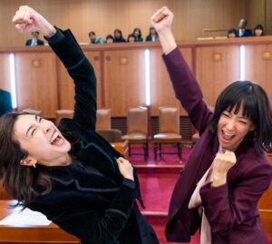 Yûko Takeuchi Instagram - ・
#ドラマQueen

最終回の放送が
終わったぞぉ〜〜っ‼️
皆さま、ご視聴くださりありがとうございました😊

皆んなで頑張ったので、
今日この瞬間が来ることが
有り難く❣️感無量です✨