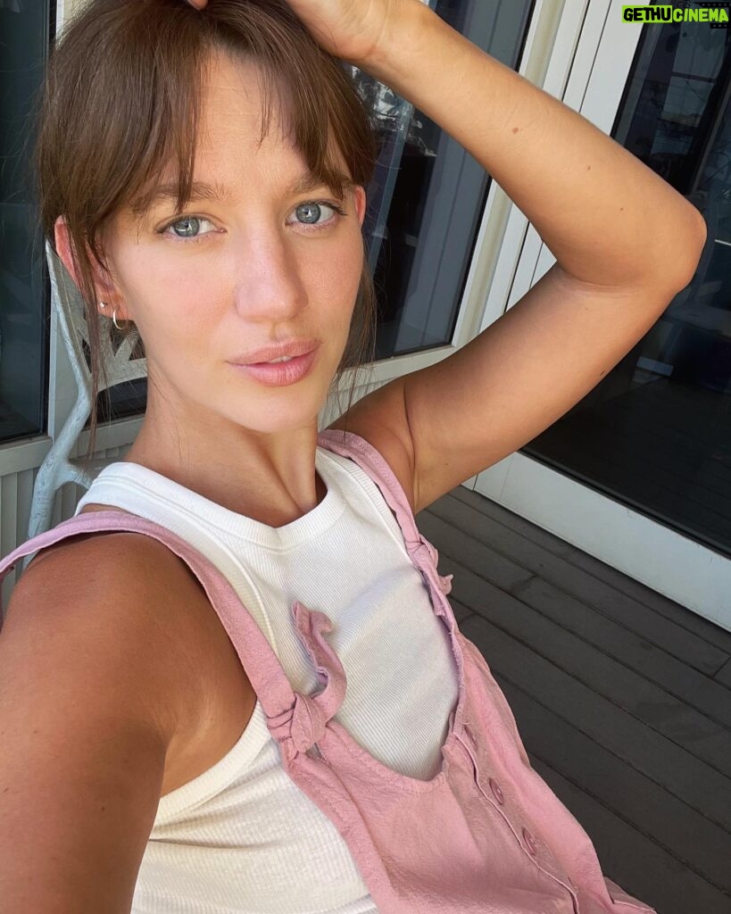 Yael Grobglas Instagram - Wanted a change. Now do I need to re work my personality to match my hair ?
