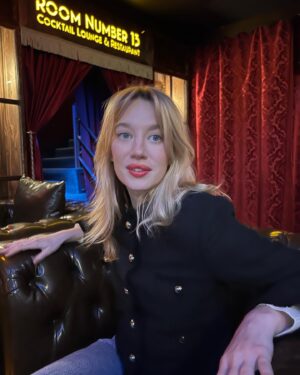 Yael Grobglas Instagram - How one might recognize ADHD when someone is forced to wait in a chair