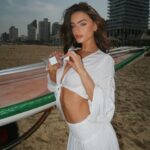 Yael Shelbia Instagram - Velvet white @spring.perfume My favoriteeeee 🤍