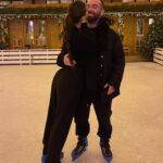 Yael Shelbia Instagram - אהוב שלי זהו הגעת לגיל 30 היינו אמורים לחגוג עכשיו , אבל המציאות קצת אחרת. והאמת שהדבר הכי חשוב זה שאתה פה לצידי בריא ושלם. מה7 לאוקטובר החרדה והפחד תקפו אותי לילות של בכי בלי שינה ואתה תמיד פה מחבק ומרגיע אותי עד שאני נרדמת וכל בוקר מעיר אותי ומזכיר לי שזה הזמן לתת מעצמי ולעשות כמה שיותר למען האחר. 24/7 של נתינה מהבוקר עד הלילה. קם ישר לחמ״ל ומשם ממשיך לחיילים, לפצועים ולמשפחות שכולות. רואה ושומע דברים שלא כל אחד יכול להכיל ובאותה נשימה עסוק בלשמח את אותם אנשים, לשיר להם והעיקר להעלות להם חיוך על הפנים. לראות אותך מהצד ולבכות מהתרגשות ושתדע שאני גאה בך, בנשמה שאתה. אוהבת אותך ותמיד פה לצידך. אז תודה שאתה שלי. אני מאחלת לעצמי כל בוקר להתעורר לצידך ולראות אותך מניח תפילין חולמת כל שישי להדליק נרות ולהביא לך נשיקה במצח לגדול איתך ביחד שני ילדים בלי פחד. מתפללת שרק תהיה בריא ומאושר ותגשים כל חלום בעזרת ה׳ אני רוצה שתדע שאני תמיד שלך מהיום שנפגשנו ועד הנצח ♥️ בעזרת ה׳ שנדע ימים טובים יותר מאושרים יותר יום הולדת שמח עומר שלי אני אוהבת אותך ♥️