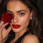 Yael Shelbia Instagram - Valentine’s season is here @zer4u_il 🌹