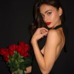 Yael Shelbia Instagram - Valentine’s season is here @zer4u_il 🌹