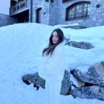Yael Shelbia Instagram - 🎿☃️