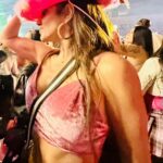 Yamila Reyna Instagram - Acá un resumen del fiestón que vivimos el finde! Porque con @skyairline los vuelos y la música, Son mejores en vivo! #mañanaserabonito #Karolg #bichotasnight #publicidad