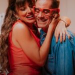 Yamila Reyna Instagram - Y volví! Nose como pasaron 6 años… Pero volver a verlos en vivo, sentir las risas, los aplausos, ver sus caras! sentir esa energía, pfff si supieran lo feliz que me hacen sentir! 3000 personas en apenas 3 funciones! Gracias gracias y gracias! Nos vemos hoy en @mimadreminoviayyo.cl 🎭 Sueñen con los ojos abiertos, SIEMPRE Gracias @teatro_nescafe que lujo tu escenario.