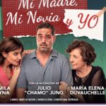 Yamila Reyna Instagram - Mira má salimos otra vez en @elmercurioec Porque se viene esta gran comedia!🎭 @mimadreminoviayyo.cl Donde? @teatro_nescafe Cuando? Del 8 al 10 de Mayo Entradas? @ticketmastercl