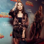 Yana Koshkina Instagram - Сегодня состоялась премьера фильма Егора Кончаловского «Мой папа - вождь!» Поздравляю всю съёмочную команду и @nagiev.universal с очередной, яркой актёрской работой👏🏻🤪 Смотрите в кино с 26 мая! #МойПапаВождь @vlgfilm
