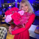 Yana Koshkina Instagram - Моя любимая мамочка, с праздником тебя!🌹 Будь всегда здорова, красива и счастлива! Прости что расстраиваю тебя… Я тебя очень сильно люблю🙏🏻❤️#ДеньМатери