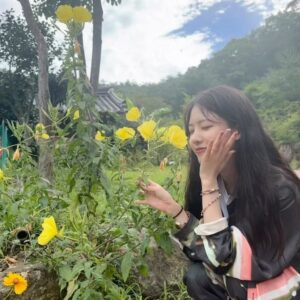 Yang Hye-ji Instagram - 오늘도 악귀 🖤