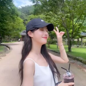 Yang Hye-ji Instagram - 오늘도 악귀 🖤