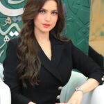 Yasmine Ezz Instagram – تشرفت بتقديم احتفالية يوم المرأة العالمي في الدبلوماسية ..بسفارة المملكة العربية السعودية ..

اذ تحتفي سفارة المملكة العربية السعودية بالقاهرة بهذا اليوم باعتبارها راعيا ً رئيسياً لقرار الأمم المتحدة.. فإنها تحتفي بالمملكة العربية السعودية الجديدة التي اصبح تمكين المراة فيها من الركائز الرئيسة لرؤية 2030