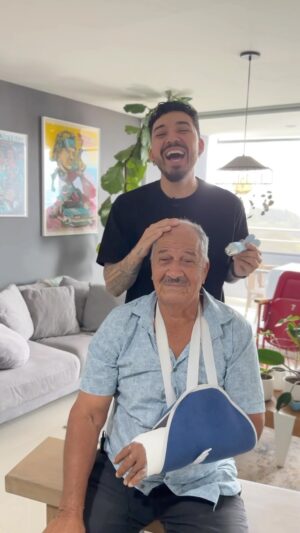 Yedinson Flórez Instagram - Lo único que no les llega en Rappi es un abuelo como el mío 👴🏽

Lo que necesiten les llega en minuticos gracias a @rappicolombia ⏱️ 

#Lokillo