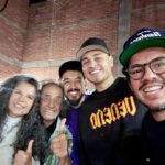 Yedinson Flórez Instagram – @elaguiladescalza es un patrimonio de la comedia colombiana, una institución, un género en sí mismo que siempre será  vigente. Verlos en un teatro es para el público una oportunidad de presenciar la historia viva del teatro cómico, y para los que nos soñamos comediantes una clase magistral. Larga vida a Carlos Mario Aguirre y Cristina Toro.
Dos seres humanos increíbles, dos artistas irreemplazables.