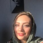 Yekta Naser Instagram - ممنون از همه عزيزانى كه با وجود فعاليت كم من در اينستاگرام هميشه مرا مورد لطف قرار ميدهند و با وجود اينكه اميد اندكى به اصلاح و حال خوب برخى دارم ولى بر خودم واجب ميدانم كه بگويم به جاى اينكه نگران پيرى و چاقى و لاغرى و چروك و لباس و ...ديگران باشيم بهتر است نگران بغض و كينه و حسد دل خودمان باشيم زيرا در اين روزگار براى زيبايى دل هنوز درمانى و جراحى وجود ندارد.و در نهايت آرزو ميكنم تمام عزيزان سالم و خوشحال باشيد