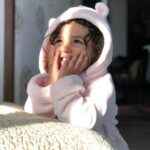 Yekta Naser Instagram - كودكان يكى از زيباترين پديده هاى هستى هستند كه در لحظات نااميدى از همه تلخى هاى زندگى مى توانند با پاكى و شفافيت و شادمانى هاى ديدنيشان درخشش اميد را در قلب و ذهنمان پديدار كنند و تشويق مان كنند تلاش كنيم دنيا را جاى بهترى براى آنها بسازيم .براى همه كودكان جهان . روز جهانى #كودك مبارك#روز_جهانى_كودك #يكتا_ناصر #منوچهر_هادی