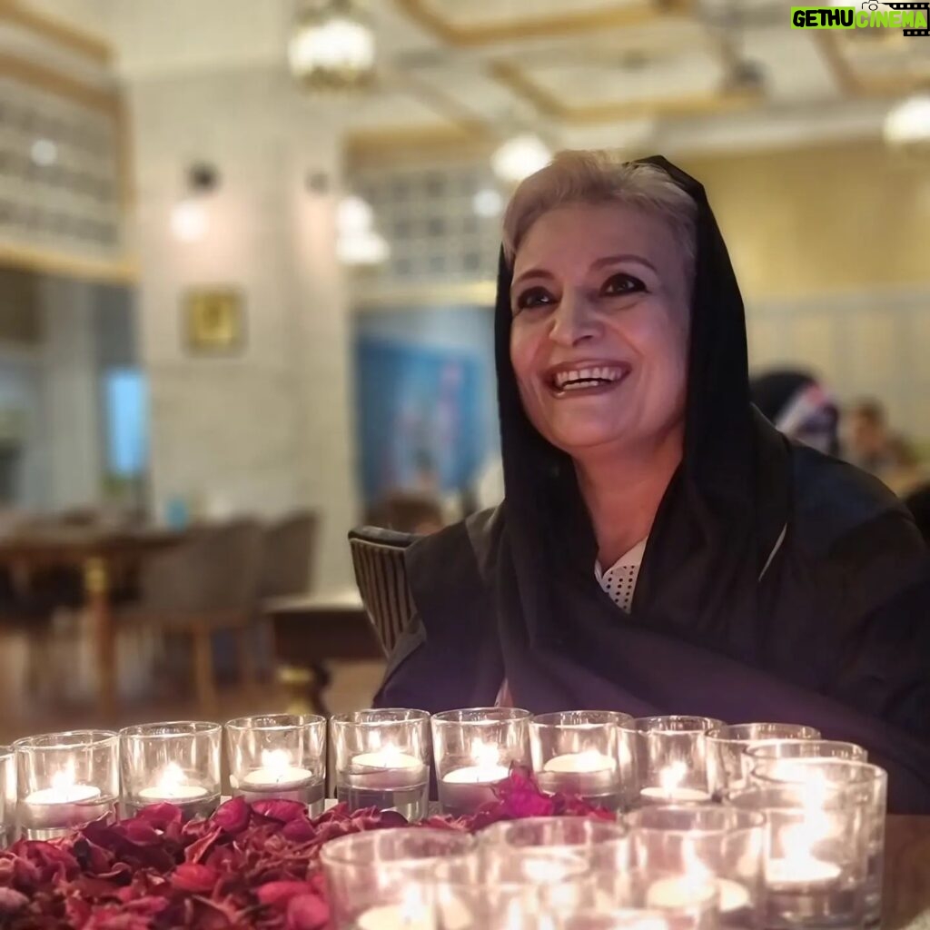 Yekta Naser Instagram - مادر اردیبهشتی من لبخند تو همان بهشت من است تولدت مبارک بانوی زیبای من#مادر#تولدت_مبارک #یکتا_ناصر