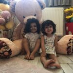 Yekta Naser Instagram - كودكان يكى از زيباترين پديده هاى هستى هستند كه در لحظات نااميدى از همه تلخى هاى زندگى مى توانند با پاكى و شفافيت و شادمانى هاى ديدنيشان درخشش اميد را در قلب و ذهنمان پديدار كنند و تشويق مان كنند تلاش كنيم دنيا را جاى بهترى براى آنها بسازيم .براى همه كودكان جهان . روز جهانى #كودك مبارك#روز_جهانى_كودك #يكتا_ناصر #منوچهر_هادی