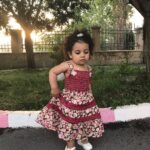 Yekta Naser Instagram - حالا كه تمام صفحات پر از تبريكات فوتباليه خواستم تنوع ايجاد كنم با يك سوفياى يك سال و نيمه 😃