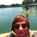 Yekta Naser Instagram - عكس سلفى دوست ندارم ولى خب هميشه كه يك نفر با دوچرخه روى آب از كنار آدم رد نميشه😄