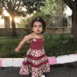 Yekta Naser Instagram - حالا كه تمام صفحات پر از تبريكات فوتباليه خواستم تنوع ايجاد كنم با يك سوفياى يك سال و نيمه 😃