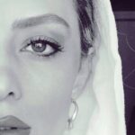 Yekta Naser Instagram - اورا به روياى بخارآلودوگنگ شام گاهى دور ،گويا ديده بودم من...#شاملو#ترديد