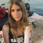 Yeliz Yeşilmen Instagram - Beklenen çekiliş başlıyor beş takipçime üç ürünümden set halinde hediye edeceğiz yani beş adet set hediye edilecek. Çekilişin üç adet çok basit şartı var hepsini tek yorumda yapabilirsiniz. 1-ilk şart benim şu anda yazdığım şahsi hesabı takip ediyor olmak üç arkadaşınıza benim şahsi hesabımı etiketlemek @yelizyesilmen . 2-ikinci kural güzellik sayfamı takip ediyor olmak ve üç arkadaşınıza etiketlemek @yelizyesilmenbeauty 3-Artık güzel bir yorumu benden esirgemezsiniz diye düşünüyorum tek bir yorumda üç şartı gerçekleştirebilirsiniz çekiliş 24 saat geçerli olacak yayınlandığı andan itibaren 24 saat sonra çekilişi gerçekleştirip beş kişi hediyemizi yolluyoruz #yelizyeşilmen #çekiliş #öneçıkar #yelizyeşilmenbeauty #instgram #kozmetik #reels