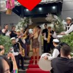 Yeliz Yeşilmen Instagram - Ceyhan’da muhteşem bir açılış yaptık gelen tüm bayanlara çok teşekkür ediyorum videoları yana kaydırarak izleyebilirsiniz çok eğlenceli dakikalarımız ve seslendirmem videolar da gizli belediye başkanımıza da teşekkür ediyorum katılımdan dolayı @ceyhanbeltr @baskanhulyaerdem #yelizyeşilmen #ceyhan #instagram #keşfet #singer
