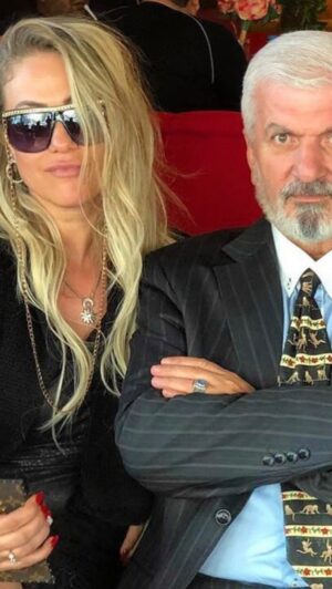 Yeliz Yeşilmen Instagram - Cemom canım hayatımın aşkı canım babacığım seni unutmak ne mümkün son nefesime kadar aklımda kalbimde ruhumdasın ama seni o kadar güzel kalabalıklarla o kadar güzel dualarla uğurladık ki bu herkese nasip olmaz gurur duyuyorum yüzlerce insan geldi yüzlerce dua aldık babacığım seni hep gülen yüzün soyledigin şarkılar ve duygusallığına hatırlayacağız bunu asla kabul edemesemde ne zaman kabule geçerim hiç bilmiyorum bu çünkü gerçekten çok acıtıyor ve çok acı……. #cemo #yelizyesilmen #instagram #yeşilördekgibi