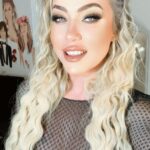 Yeliz Yeşilmen Instagram - Her nimet de bir gam ,her gamda da bi nimet saklıdır demiş mevlana ne iyi demiş. Artık gam çeke çeke piştiği mi düşünüyorum küllerimden yeniden de olma zamanı bence geldi umudumuzu hiçbir zaman yitirme….. #fyp #liyfestyle #yelizyeşilmen #öneçıkar #keşfetteyiz #singer #turkey