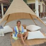 Yeliz Yeşilmen Instagram - Tabiki yaparsam en iyisini yaparım ürün çıkaran sanatçılara karşı bir önyargı var ön yargıyı kırmak için ürünü deneyip yorumlarınızı bekliyorum çünkü gerçekten hiç mütevazi olamayacağım en en en iyisini yaptık bunun için çok para çok zaman gitti ama en iyisini yaptık yakında çok büyük fark et ilerde de sizlerle buluşacağız ürünlerin toptan satış işlerini stantlarını almak isteyenler değil lütfen asistanımla irtibat da olsun. 15 gün içerisinde altı adet yeni ürünümde sizde buluşacak aradığınız tüm ürünleri bulabileceğiniz bir marka olacak çok yakında çok güzel marka zincirleriyle ortak anlaşmalı çalışmalarımız devam edecek . Toptan ürün satışları için de bilgiler için bırakacağım WhatsApp numarasından irtibatta olabilirsiniz 0545 2862988 @yelizyesilmenbeauty #yelizyeşilmen #yelizyeşilmenbeauty #güzellik #kozmetik #öneçıkar #keşfet
