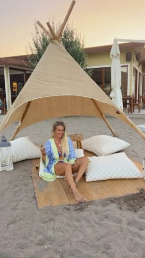 Yeliz Yeşilmen Instagram - Tabiki yaparsam en iyisini yaparım  ürün çıkaran sanatçılara karşı bir önyargı var ön yargıyı kırmak için ürünü deneyip yorumlarınızı bekliyorum çünkü gerçekten hiç mütevazi olamayacağım en en en iyisini yaptık bunun için çok para çok zaman gitti ama en iyisini yaptık yakında çok büyük fark et ilerde de sizlerle buluşacağız ürünlerin toptan satış işlerini stantlarını almak isteyenler değil lütfen asistanımla irtibat da olsun. 15 gün içerisinde altı adet yeni ürünümde sizde buluşacak aradığınız tüm ürünleri bulabileceğiniz bir marka olacak çok yakında çok güzel marka zincirleriyle ortak anlaşmalı çalışmalarımız devam edecek . Toptan ürün satışları için de bilgiler için bırakacağım WhatsApp numarasından irtibatta olabilirsiniz  0545 2862988
@yelizyesilmenbeauty  #yelizyeşilmen #yelizyeşilmenbeauty #güzellik #kozmetik #öneçıkar #keşfet