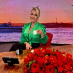 Yeliz Yeşilmen Instagram - Elindeki elmas’ın değerini bilmeyen, gün gelir Çakıl taşıyla oynamak zorunda kalır……… #yelizyeşilmen #keşfet #instagram #fyp #liyfestyle #instagood #öneçıkar#tv #sunucu #television #star