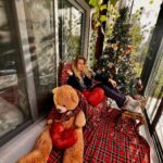 Yeliz Yeşilmen Instagram - Bugünümüzü çalan iki hırsız var:Geçmişe ilişkin pişmanlıklarımız ile geleceğe ilişkin kaygılarımız işte bunlar bugünümüzün hırsızlar şimdi 2024’e kısa bir süre kaldı 2024’ten beklentiniz nedir bu postun altına yorum yapan üç arkadaşına bu sayfayı yollayıp takip ettiren ve postu beğenen bir tane takipcime kozmetik sepeti yollayacağım. Beni takip etmeyen üç yeni arkadaşına takip #yelizyeşilmen #çekiliş # çekiliş bugün başlıyor salı biticek