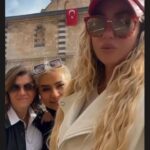 Yeliz Yeşilmen Instagram - Ödül almak için gittiğim Gaziantep’te bir saatlik kısa bakırcılar Çarşısı turu videolarımı kaydırarak izleyebilirsiniz detaylarda gezi sayfamda @cocuklugezginyelo #yelizyeşilmen #gaziantep #travel #çocuklugezginyelo #öneçıkar #keşfet #gezgin #instgram #fy